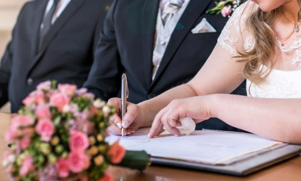 इङ्ल्यान्ड र वेल्समा पहिलोपटक विवाह प्रमाणपत्रमा आमाको नाम समावेश गरिने